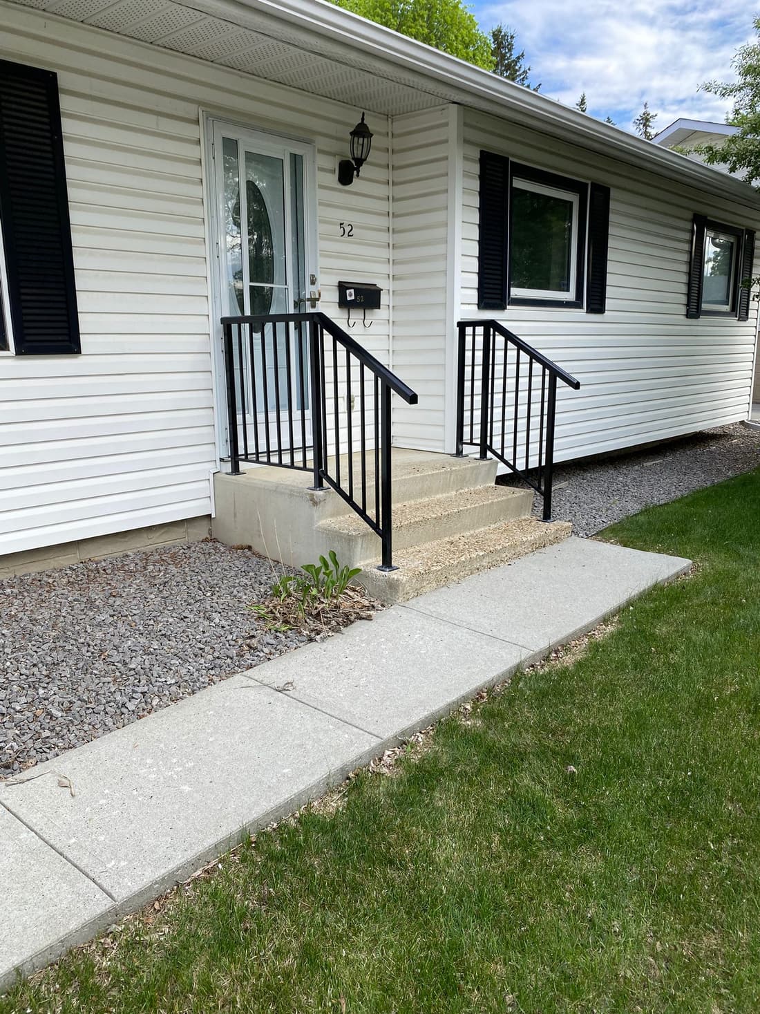 Custom aluminum railing project in Edmonton — photo 4