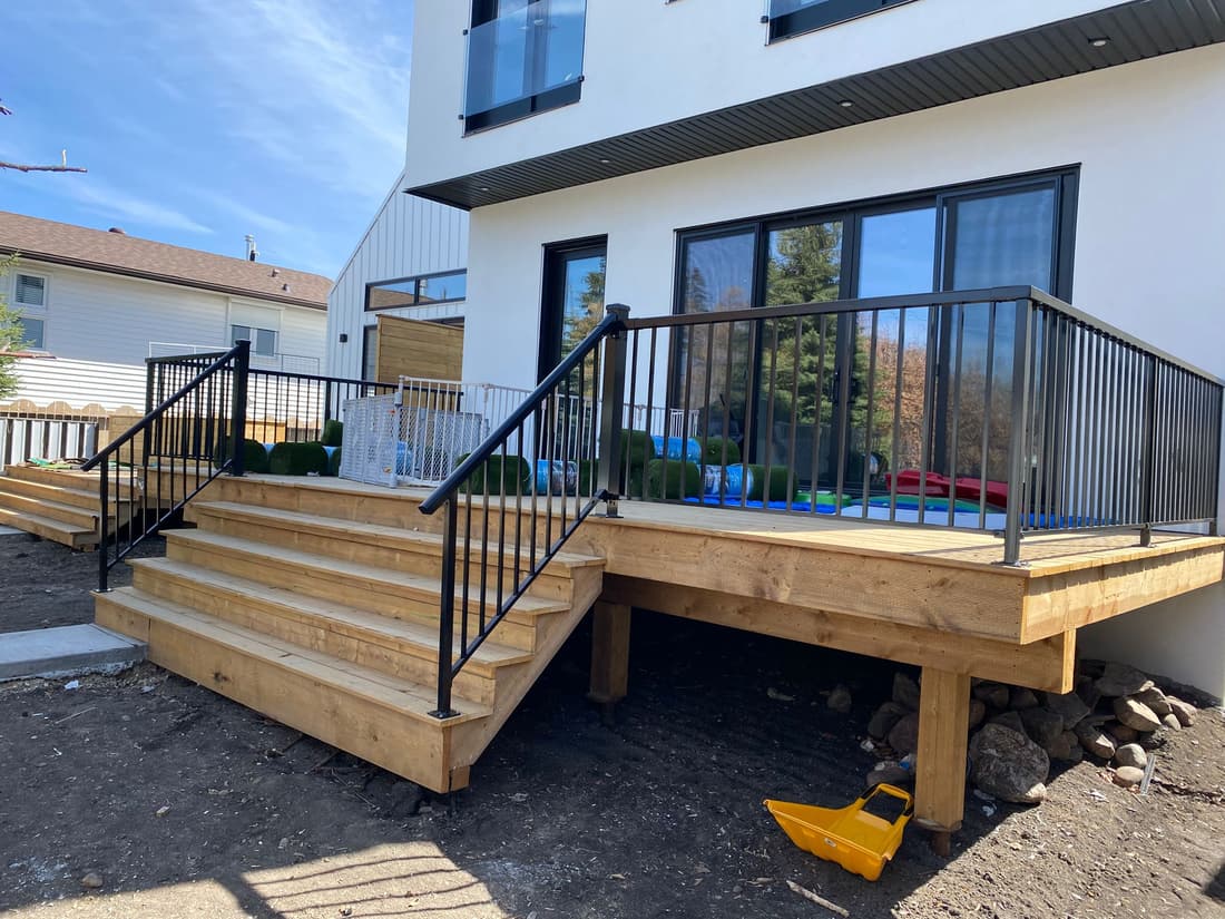 Custom aluminum railing project in Edmonton — photo 10