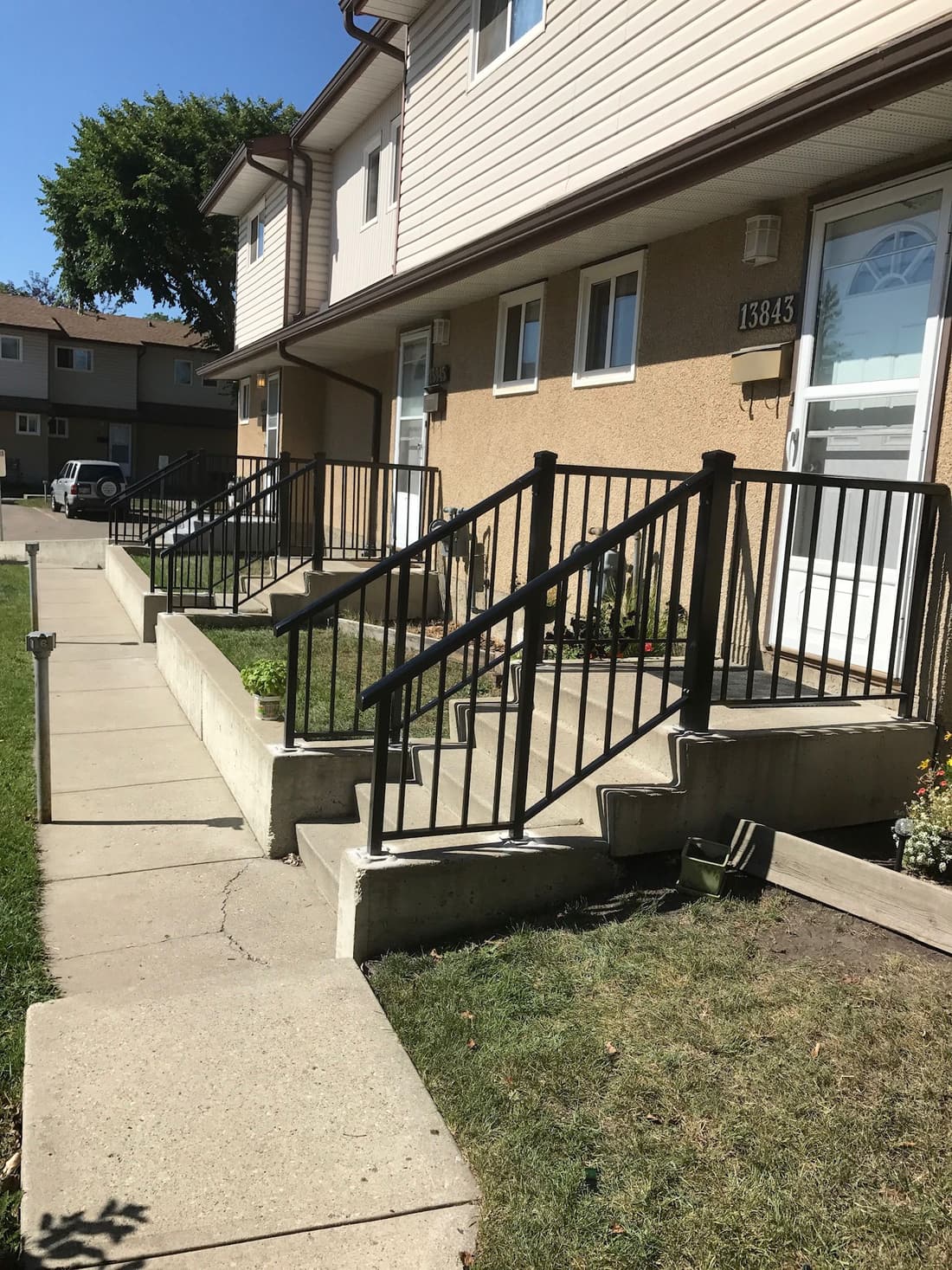 Custom aluminum railing project in Edmonton — photo 21