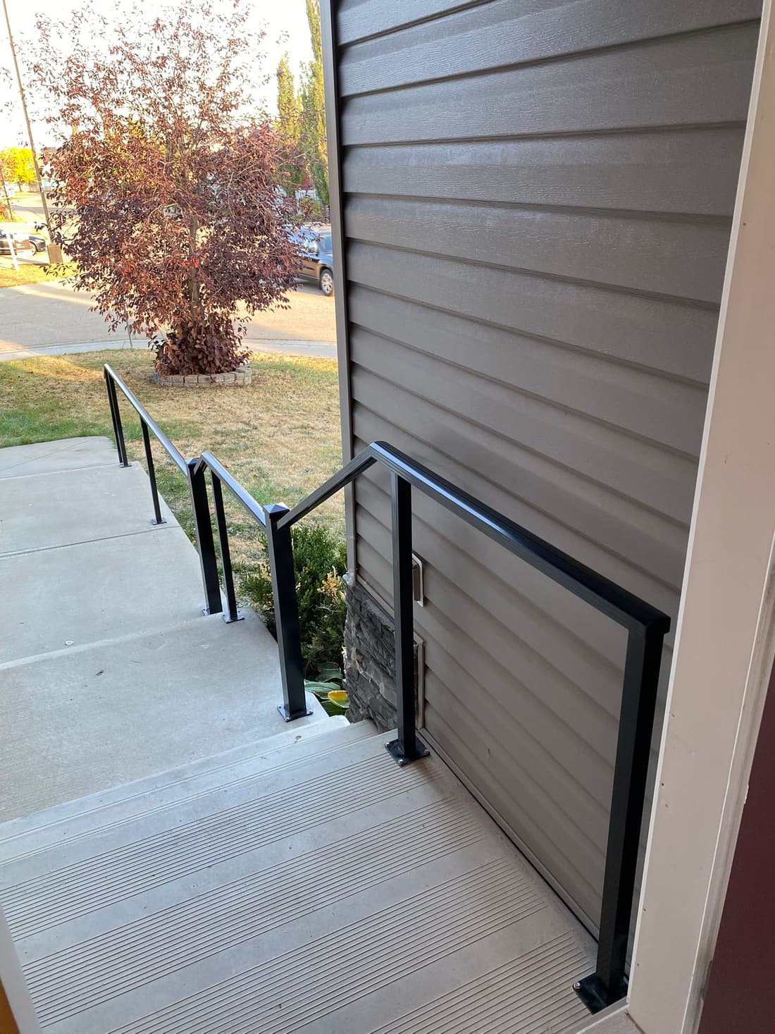 Custom aluminum railing project in Edmonton — photo 25