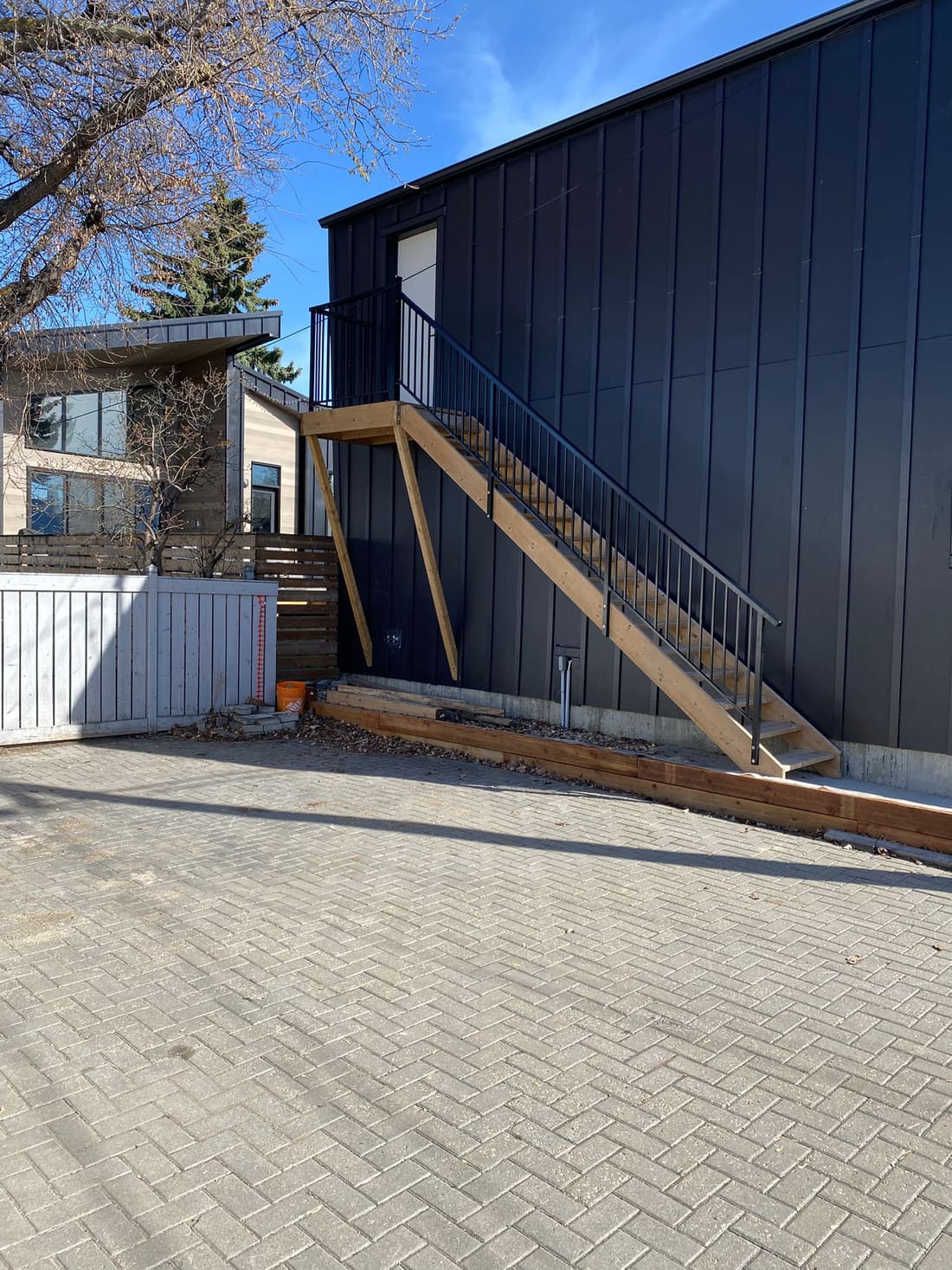 Custom aluminum railing project in Edmonton — photo 27