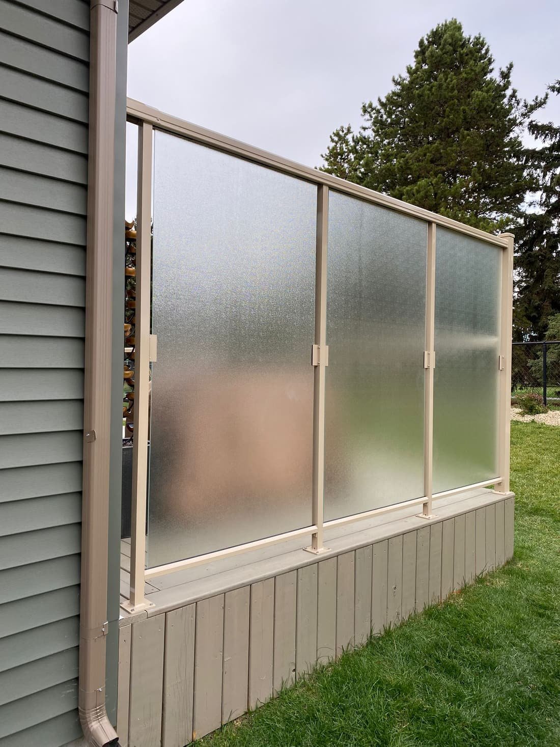 Aluminum privacy wall project in Edmonton — photo 15